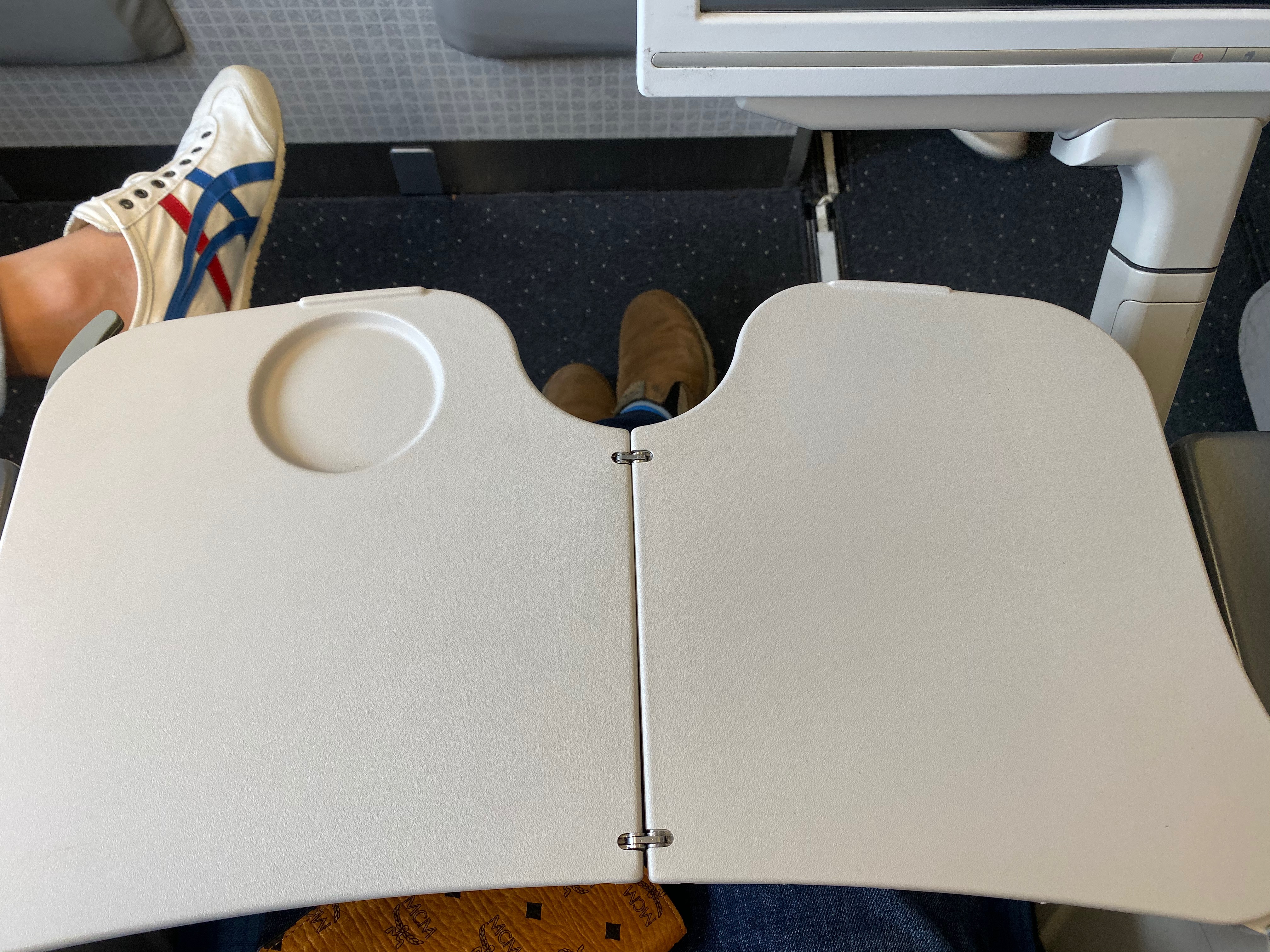 4E892565-682C-4D64-9469-214DE60F9302