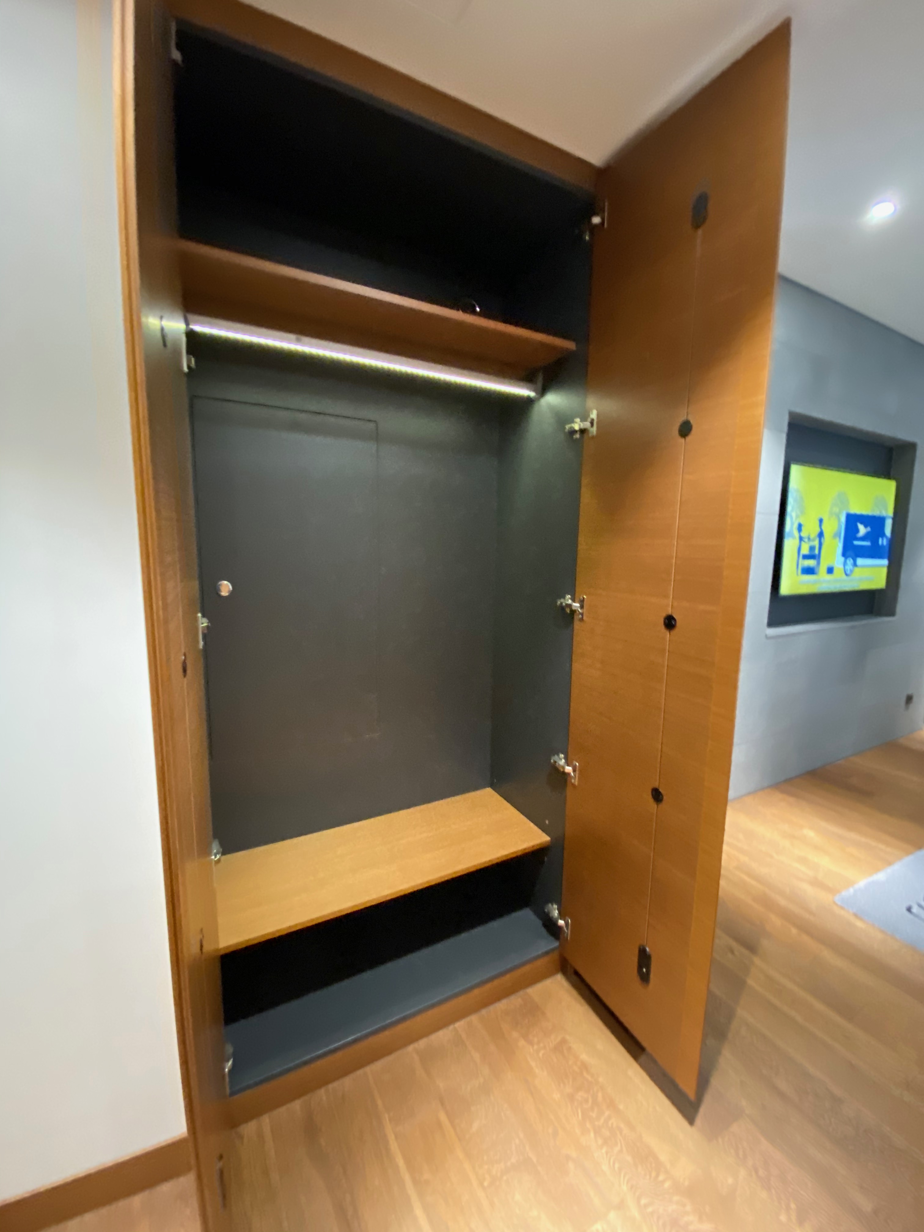 12CC0EA7-5EBF-48B1-8165-60F9AC0BD04D