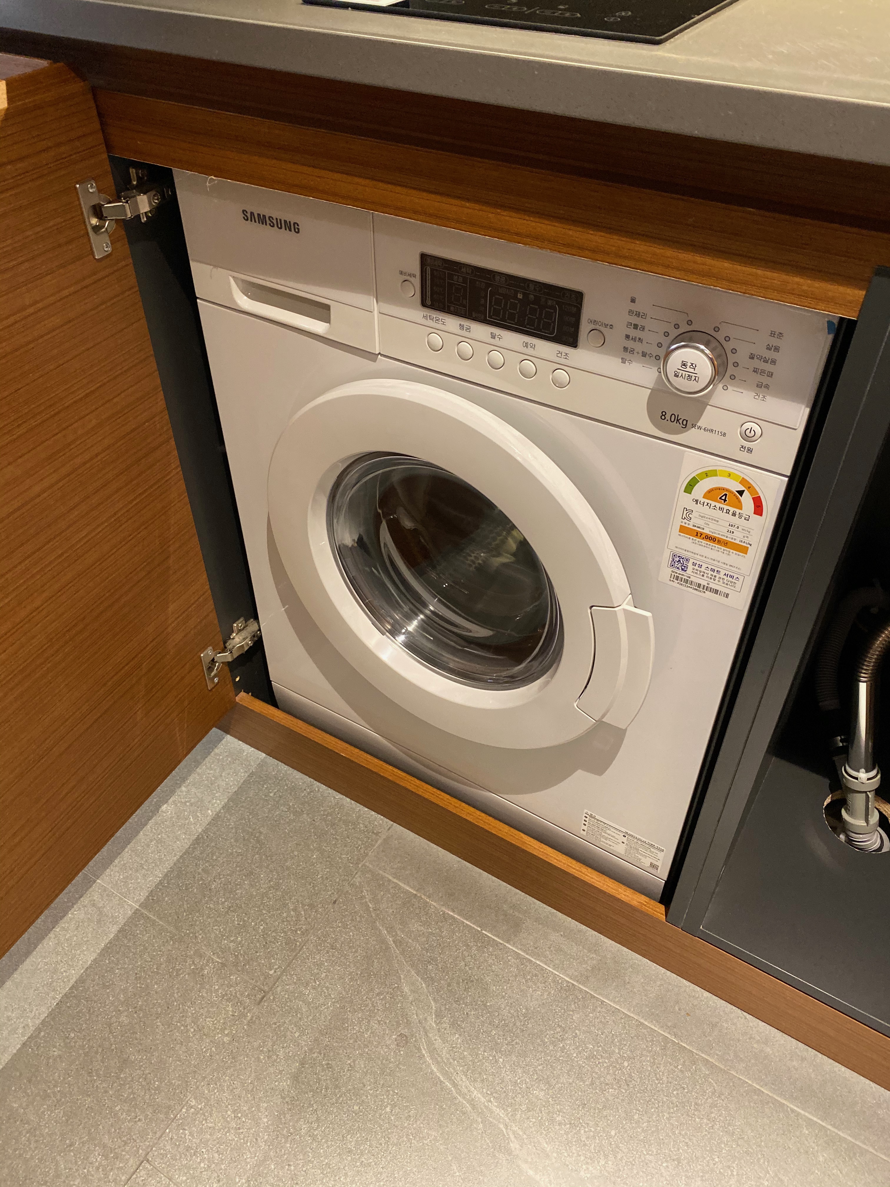 52C2474B-2BE9-4ECB-ACD8-82A963DF30F3