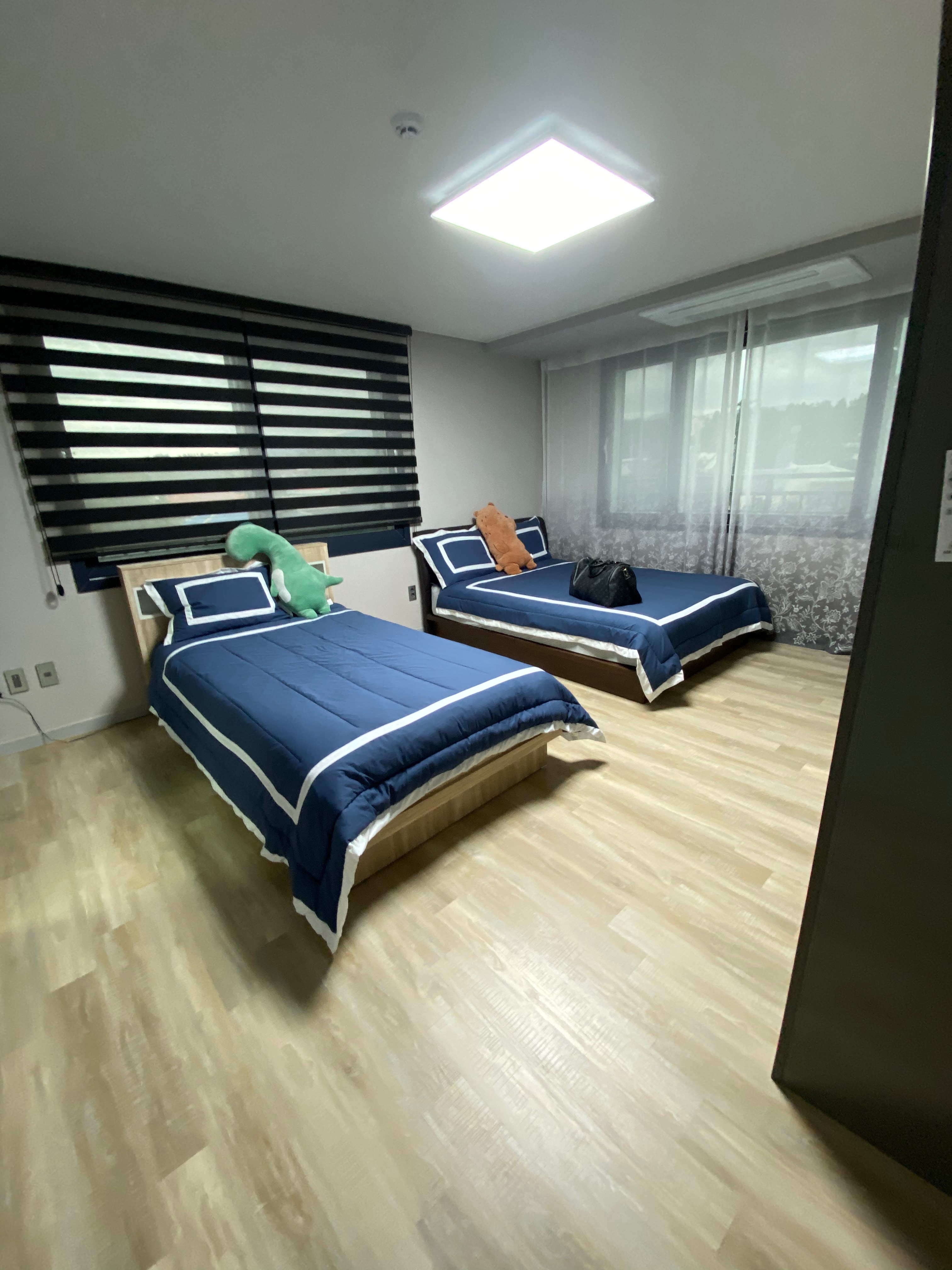 8B6365F2-4F2D-4518-926A-DC765A4493EE