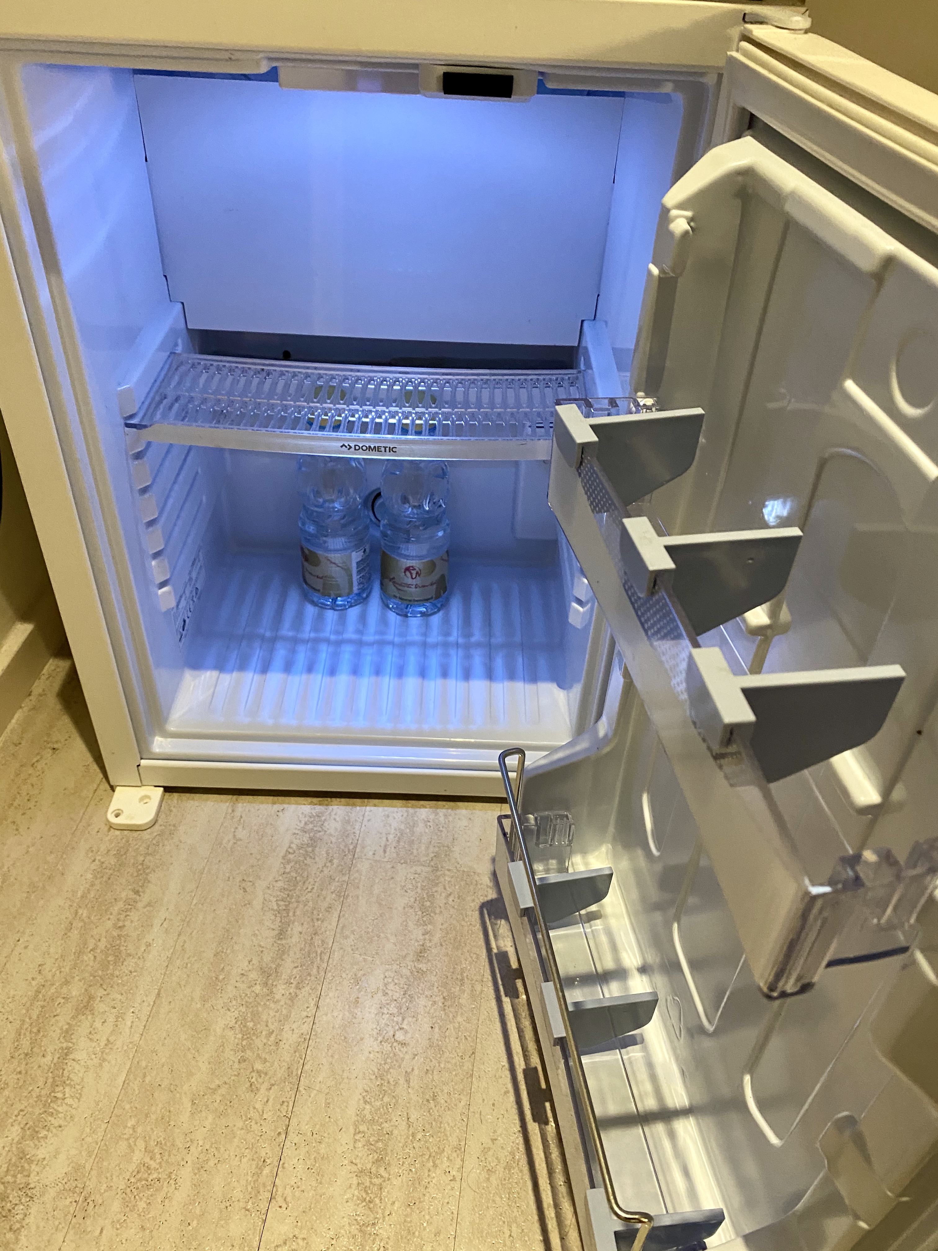 A36FC750-3CCA-4410-856C-D363E36235C3_1_201_a