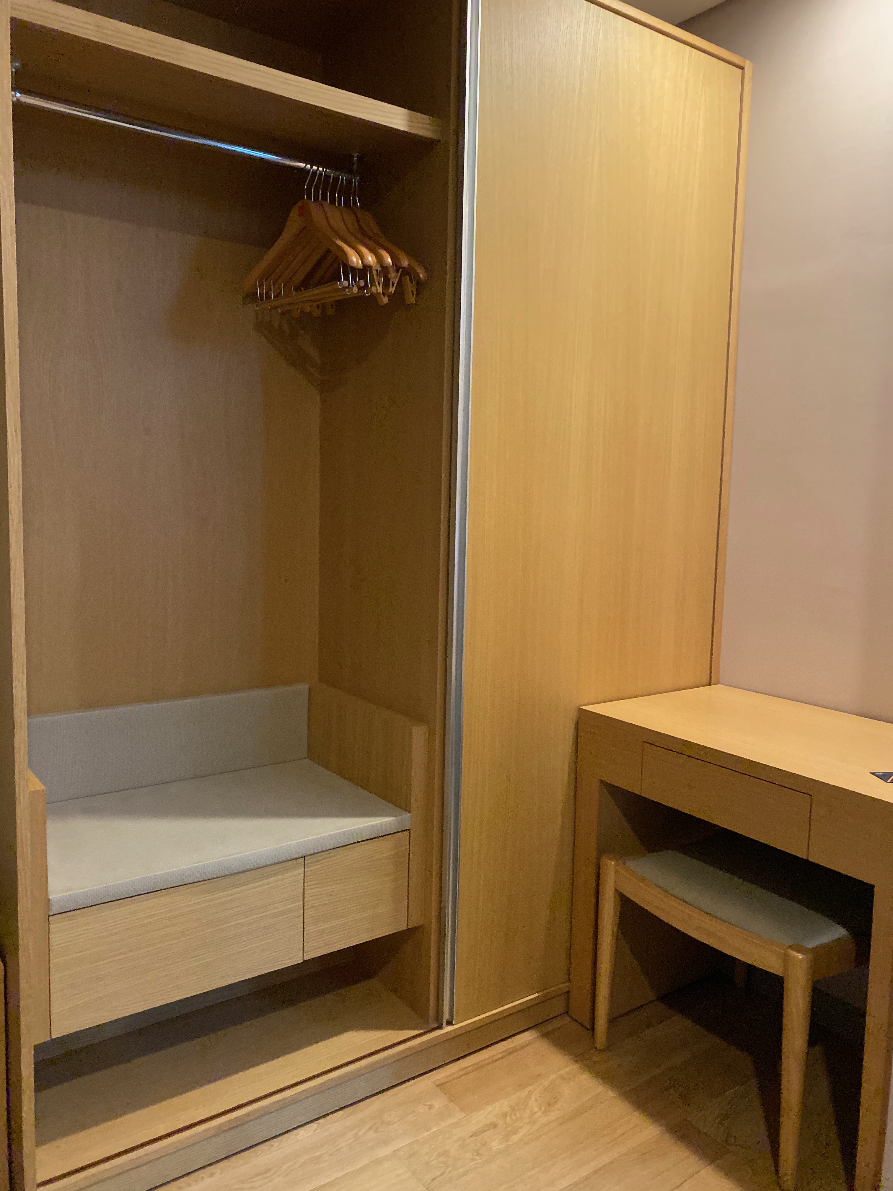 FAAE8508-4195-4EED-B4A7-D767D5948112