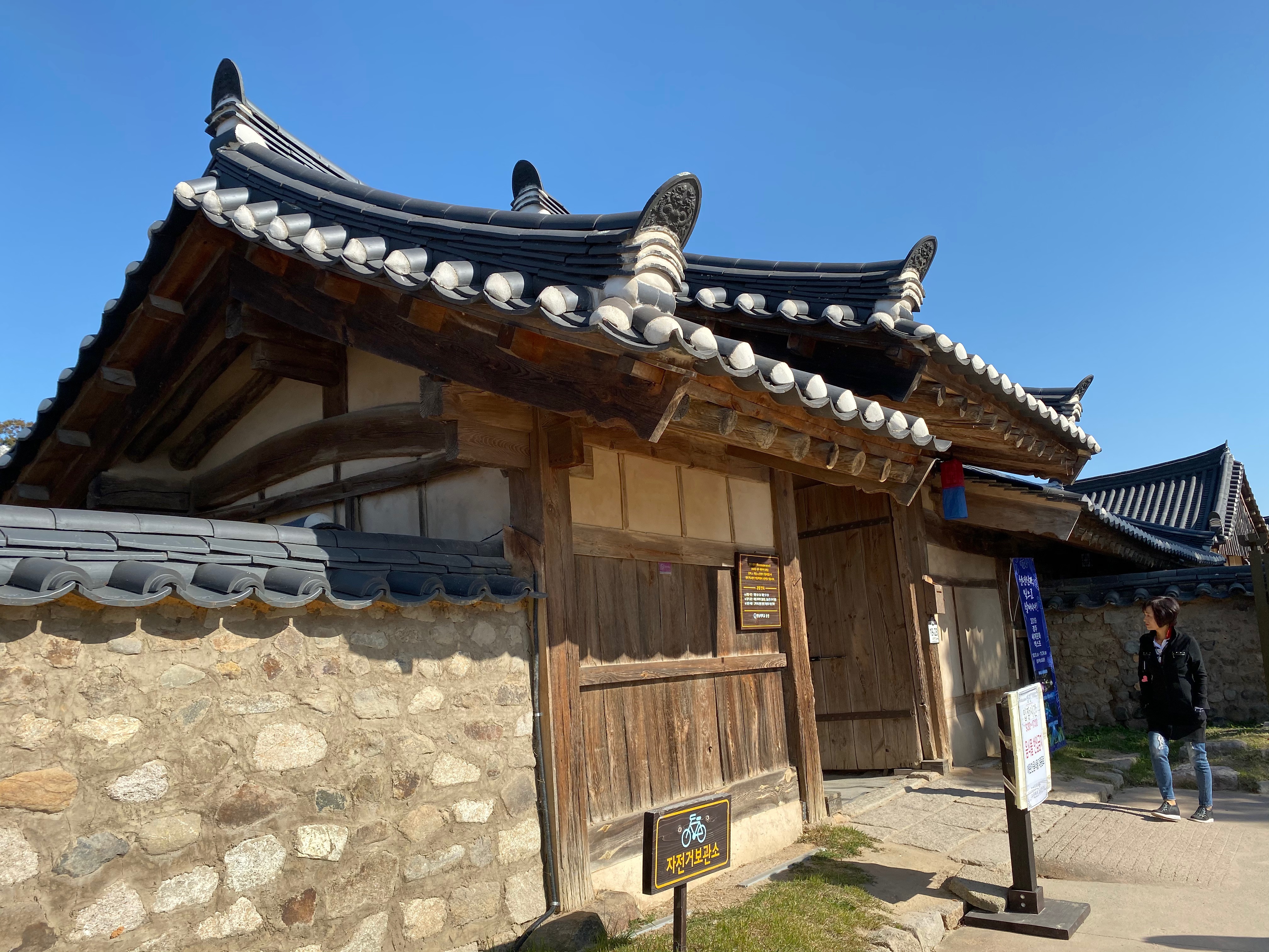 B2FB5A4E-3E2D-4773-A235-02545731E26D