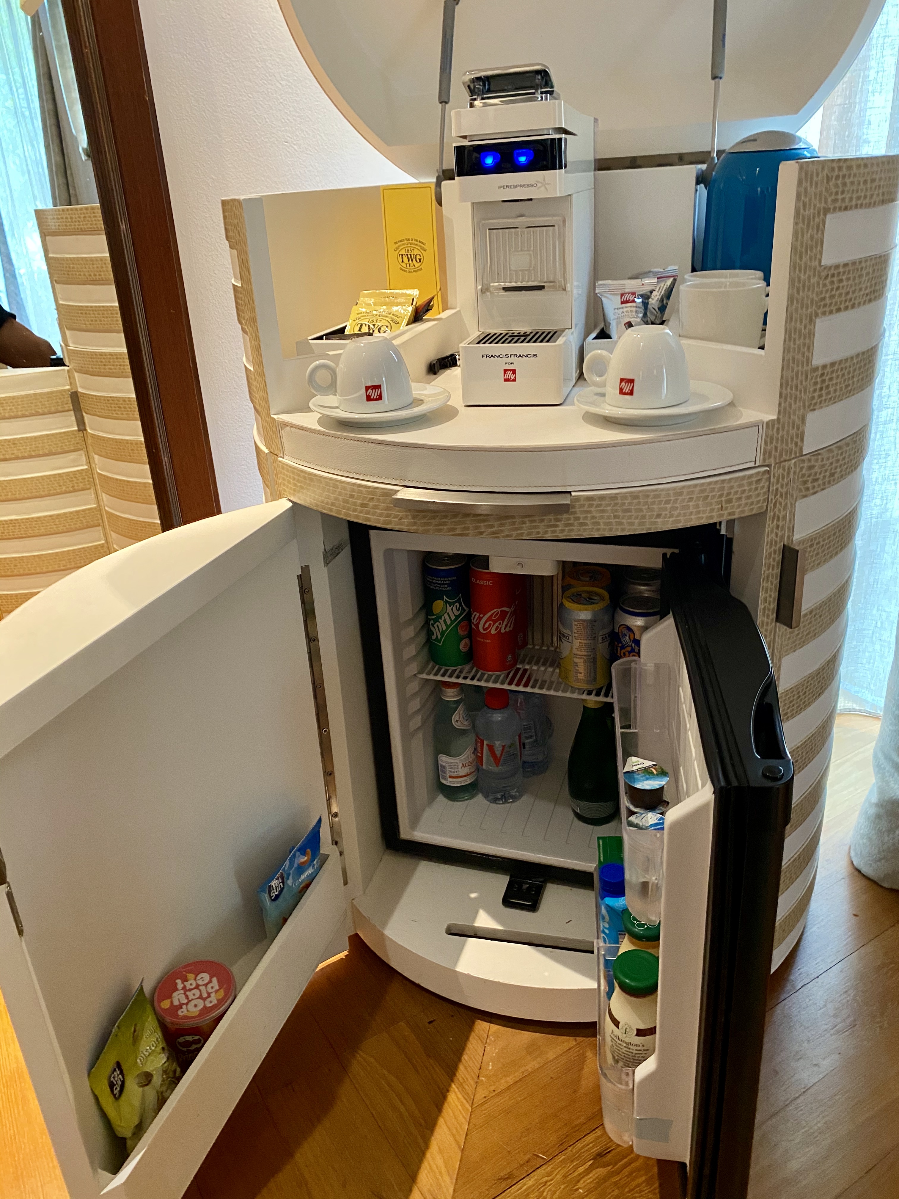 0C0A5C0C-8BEA-49F4-B258-C1D7CF560DF1_1_201_a