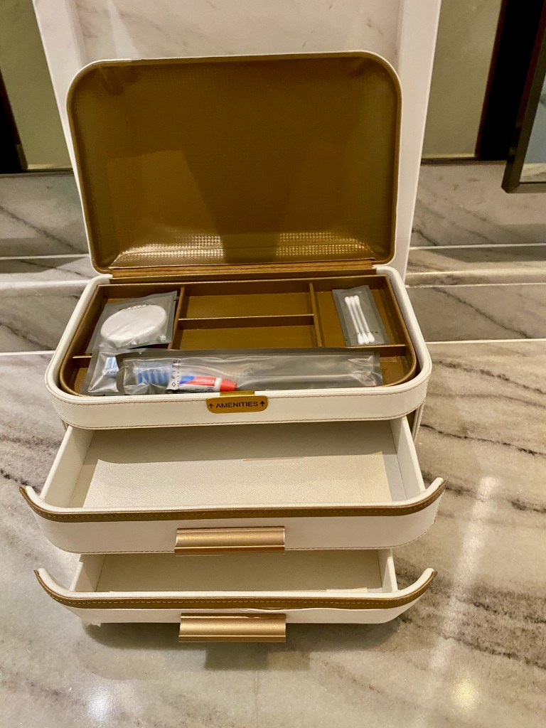 The amenities case on the sink comes with very basic amenities